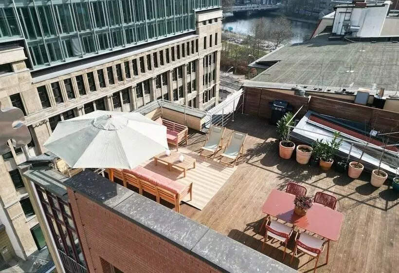 هتل The Charming By Curt Suites