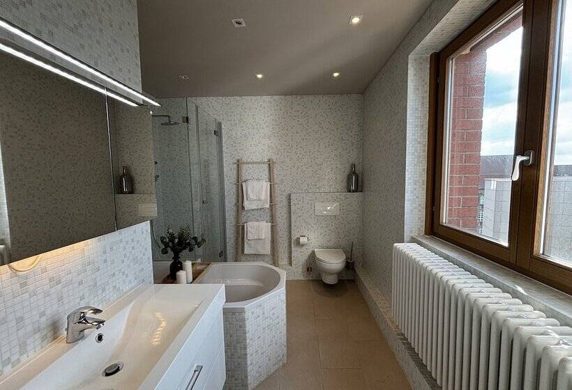 هتل The Charming By Curt Suites