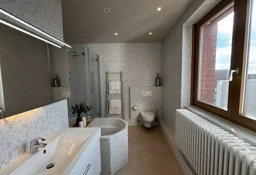 هتل The Charming By Curt Suites