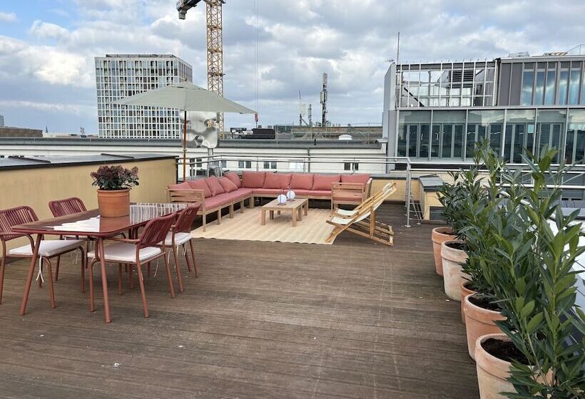 هتل The Charming By Curt Suites