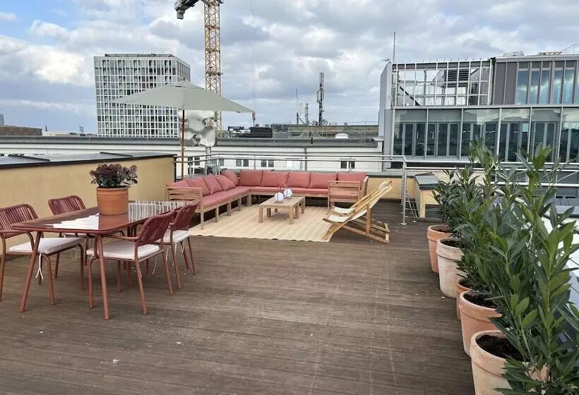 هتل The Charming By Curt Suites