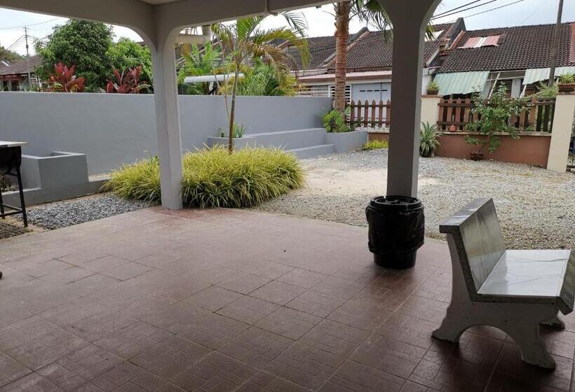 Пансион Desa Kemboja Homestay