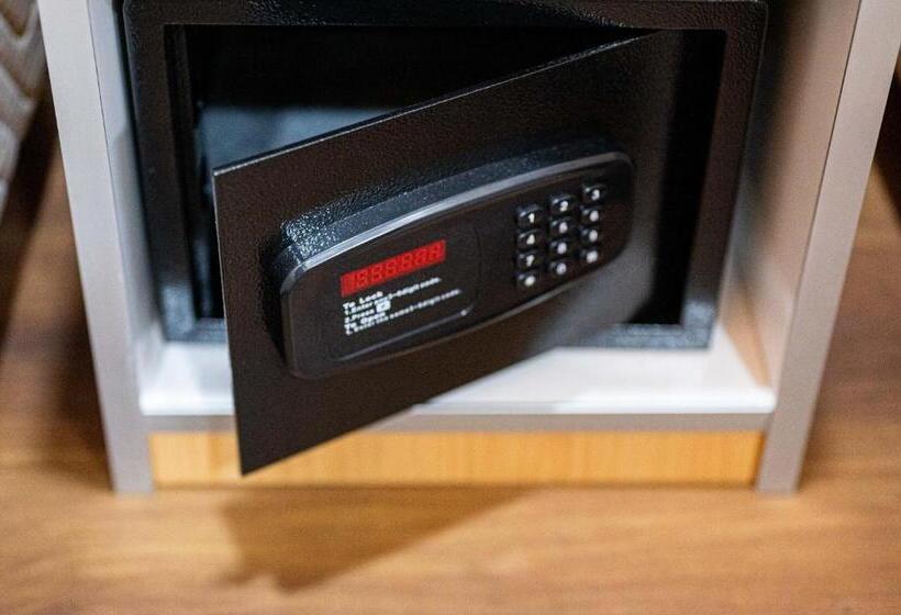 Отель Semporna Garden