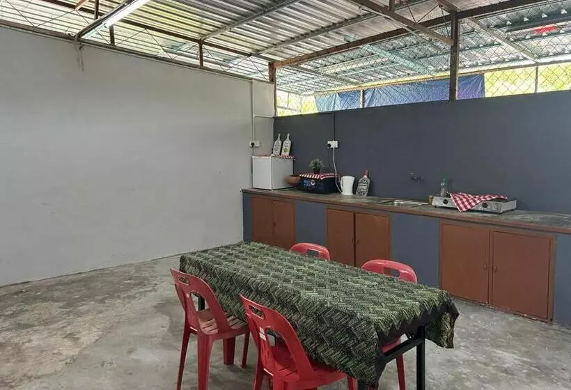 ユースホステル Rhu Dormitory