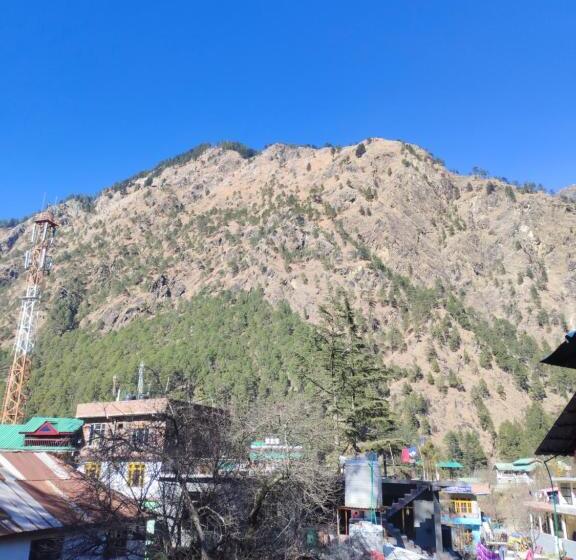 הוסטל Yodo Kasol, You Only Die Once