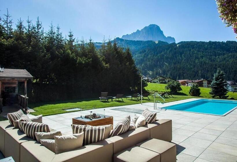 تختخواب و صبحانه Garni Petra