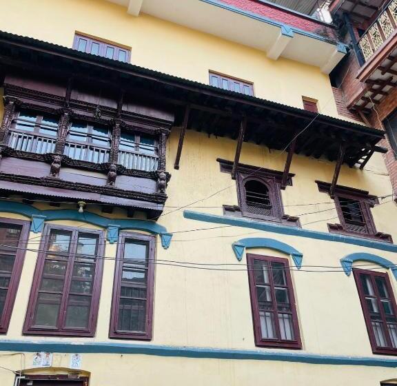 هتل Heranya Hostel