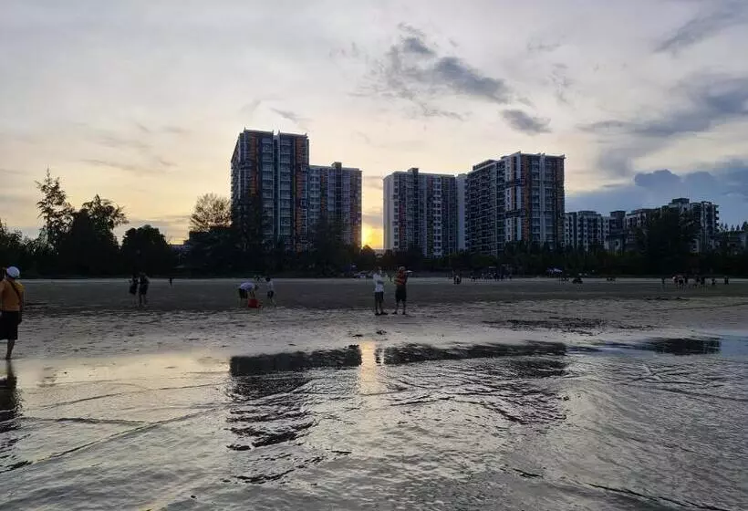Hotelli Puteh Timurbay Beachfront Private Suite Kuantan