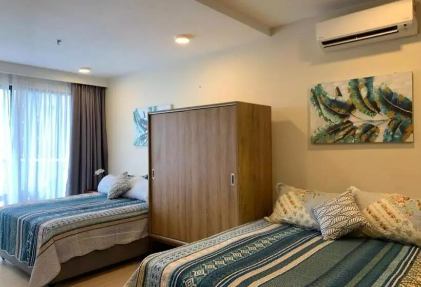 Hotelli Puteh Timurbay Beachfront Private Suite Kuantan