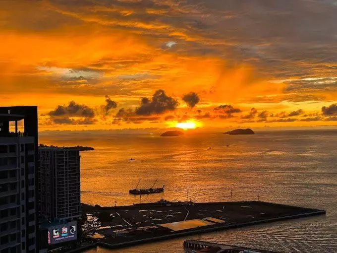 Jesselton Quay By The Vacation Stay