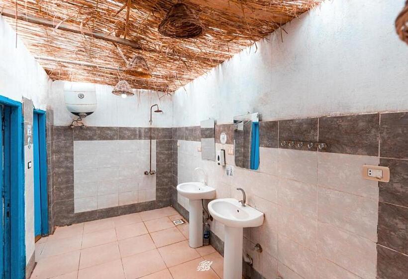 هاستل Greek Economy