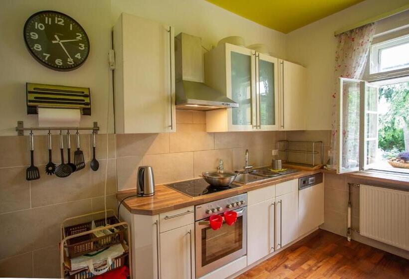 تختخواب و صبحانه Hübsches Privatzimmer Mit Bad