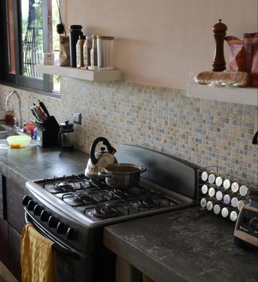 پانسیون Casa Del Arte Rooms With Private And Shared Bathrooms