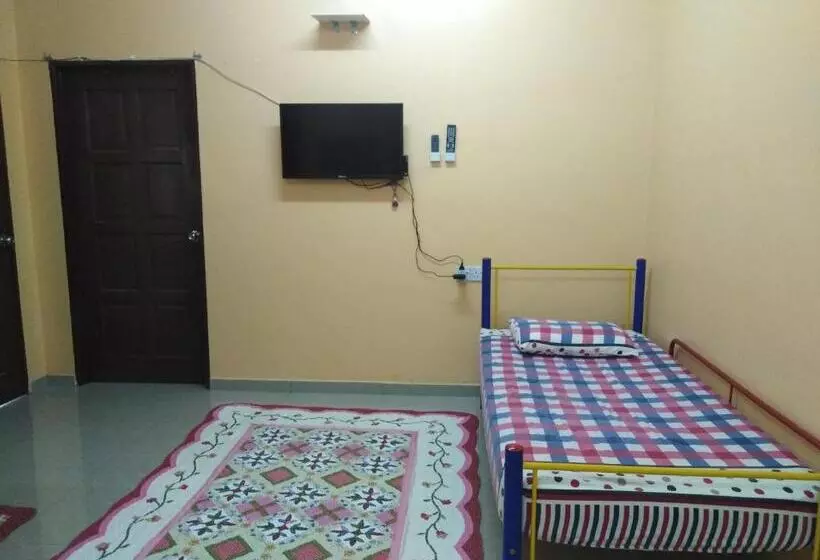 ペンション Homestay Teratak Umi Klang