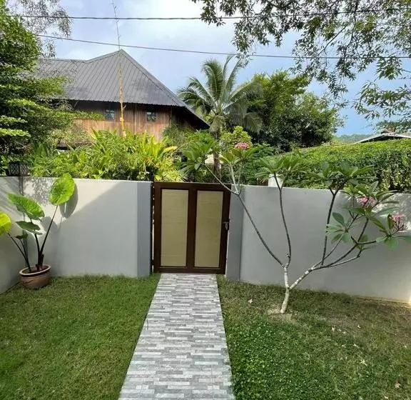 ペンション The Temak Villa