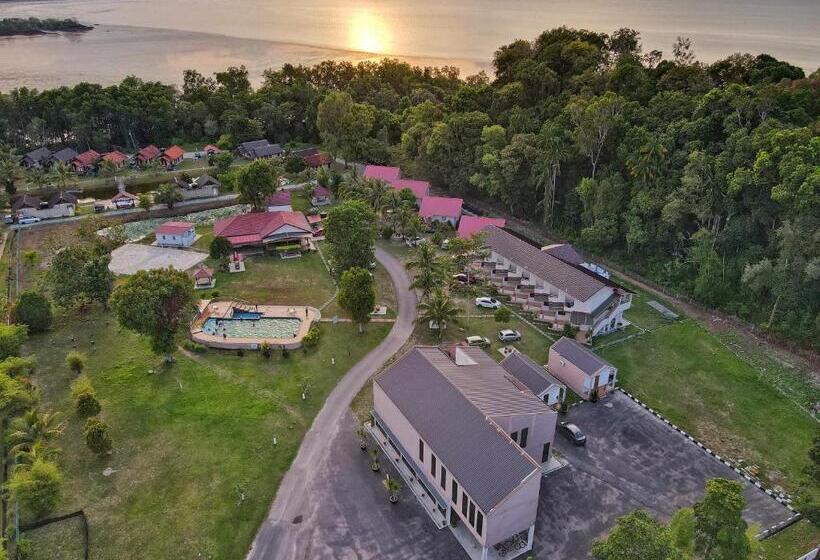 Teluk Penyabung Resort