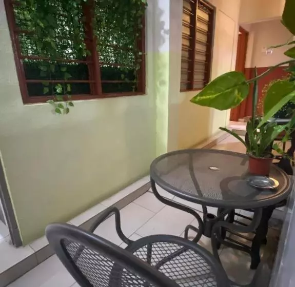 Schronisko Yy Residences