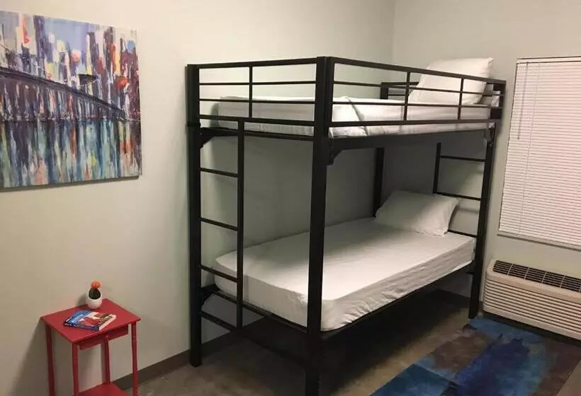 Hostel 512