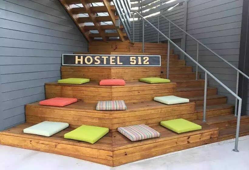Hostel 512