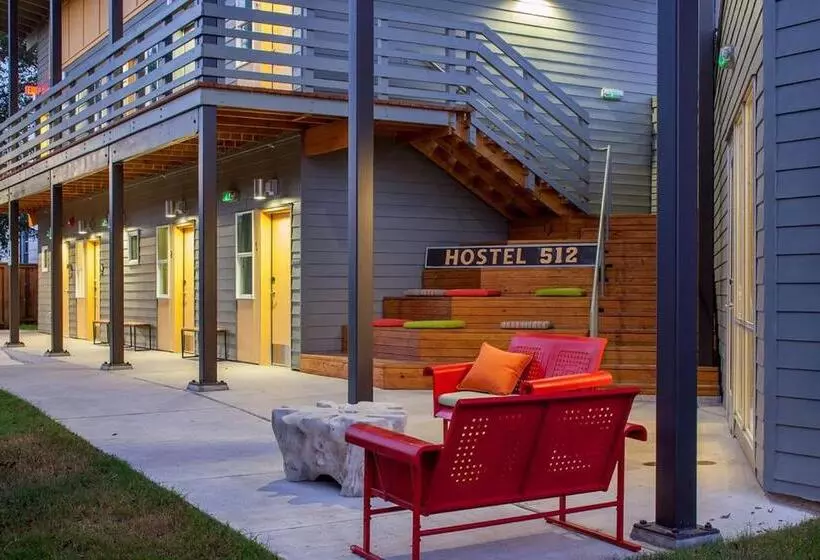 Hostel 512