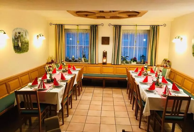 Hotelli Landhaus Schönfelder Hof