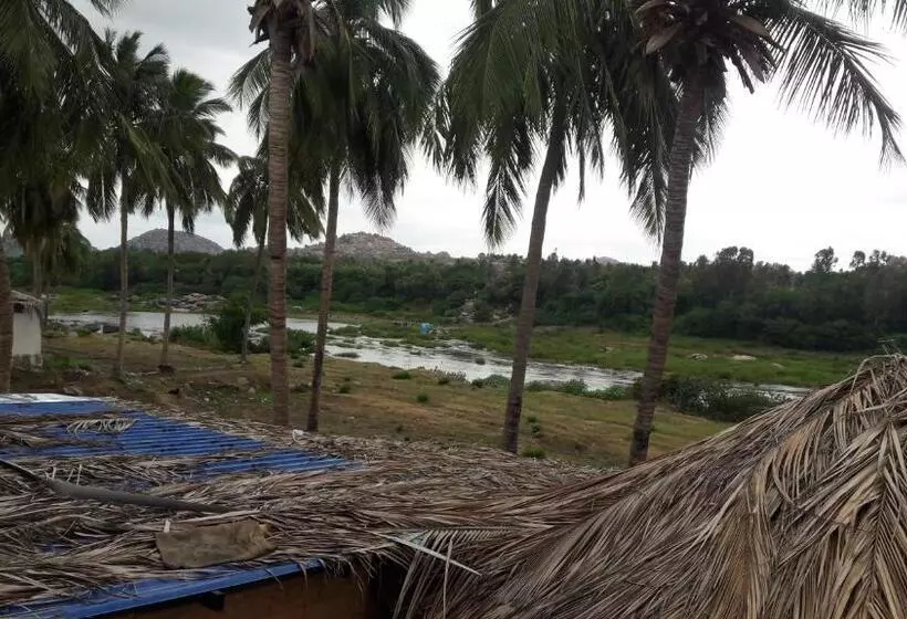 ペンション Kiran River View Guest House