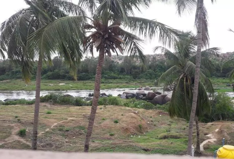 ペンション Kiran River View Guest House