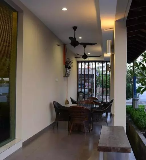 Majatalo Marina Oriental