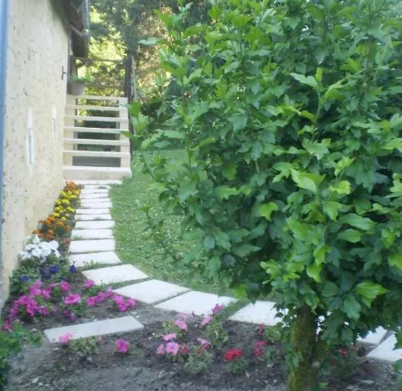 Aamiaismajoitus (B&B) Le Moulin De Monternault