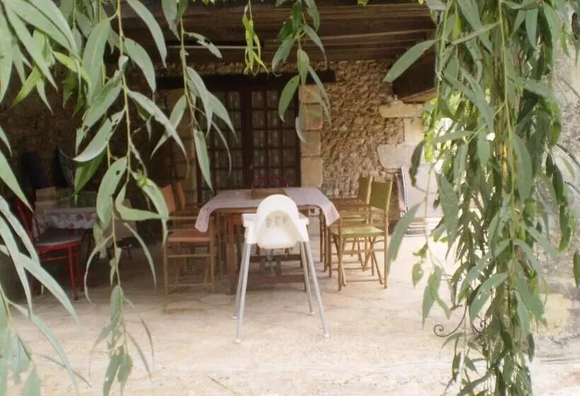Aamiaismajoitus (B&B) Le Moulin De Monternault