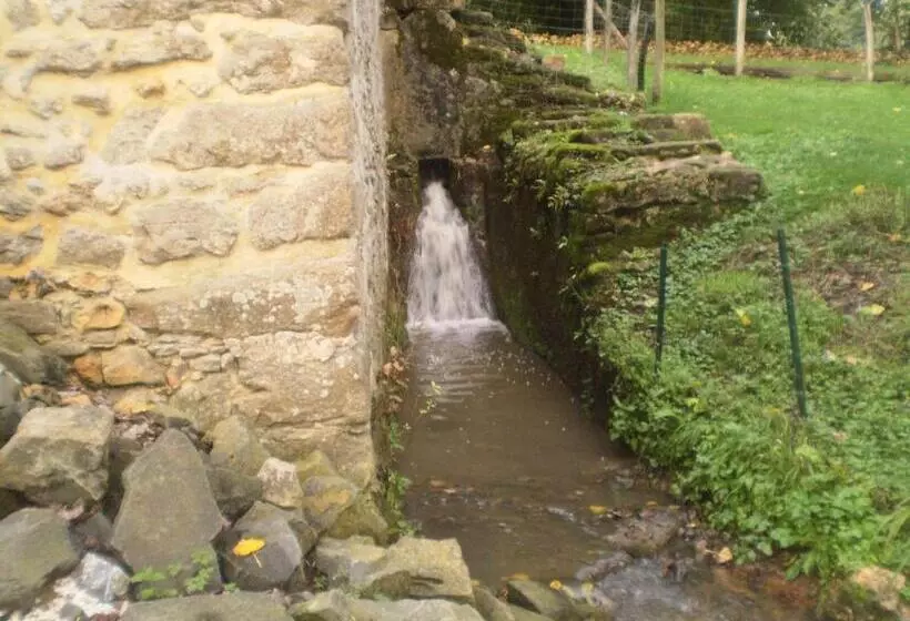 Aamiaismajoitus (B&B) Le Moulin De Monternault