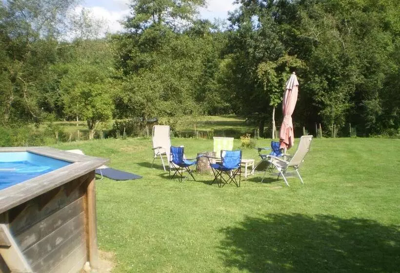 Aamiaismajoitus (B&B) Le Moulin De Monternault