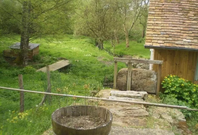 Aamiaismajoitus (B&B) Le Moulin De Monternault