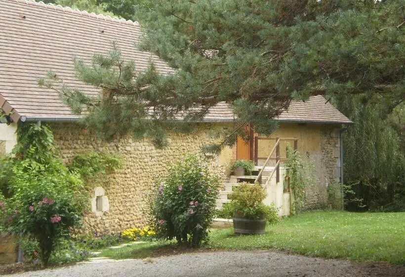Aamiaismajoitus (B&B) Le Moulin De Monternault