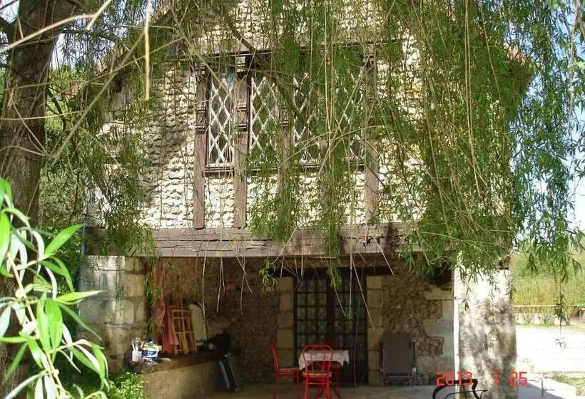 Aamiaismajoitus (B&B) Le Moulin De Monternault