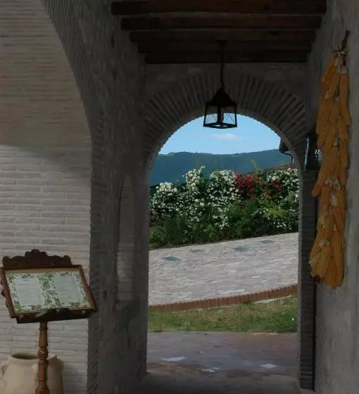 ホテル Agriturismo Casale Nel Parco Dei Monti Sibillini