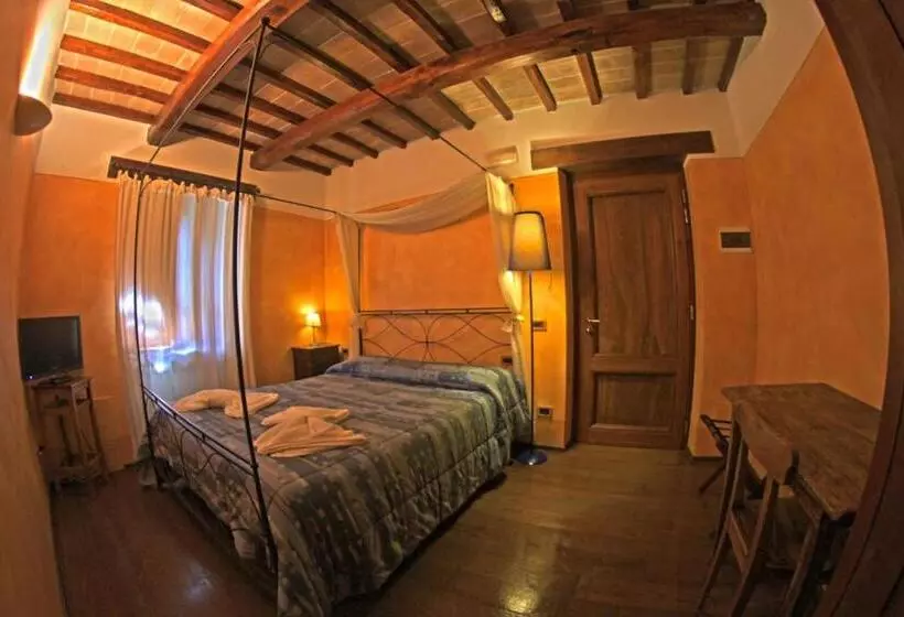 ホテル Agriturismo Casale Nel Parco Dei Monti Sibillini