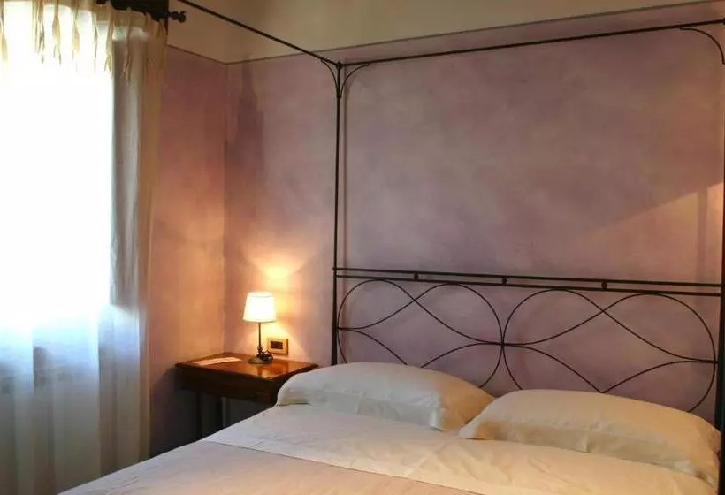 ホテル Agriturismo Casale Nel Parco Dei Monti Sibillini