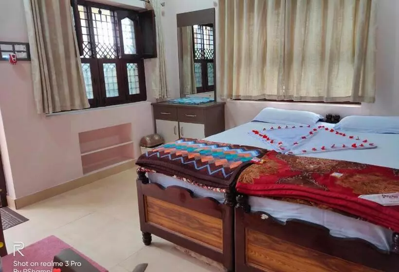 ペンション Manasa Guest House