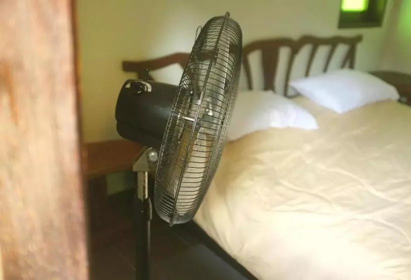 ペンション Sepat Village House By The Beach