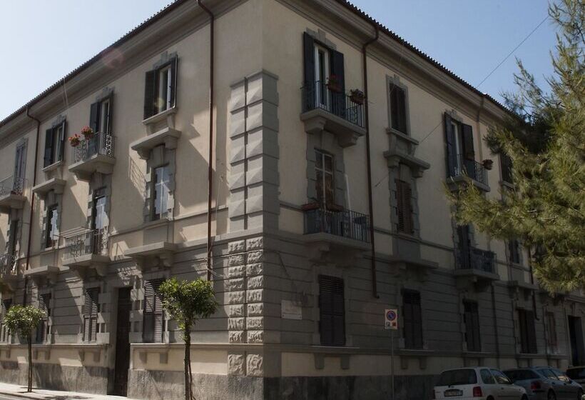 B&b Nike   Rooms Only