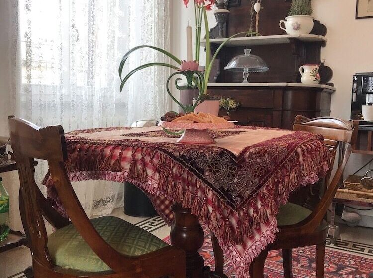 B&b Nike   Rooms Only