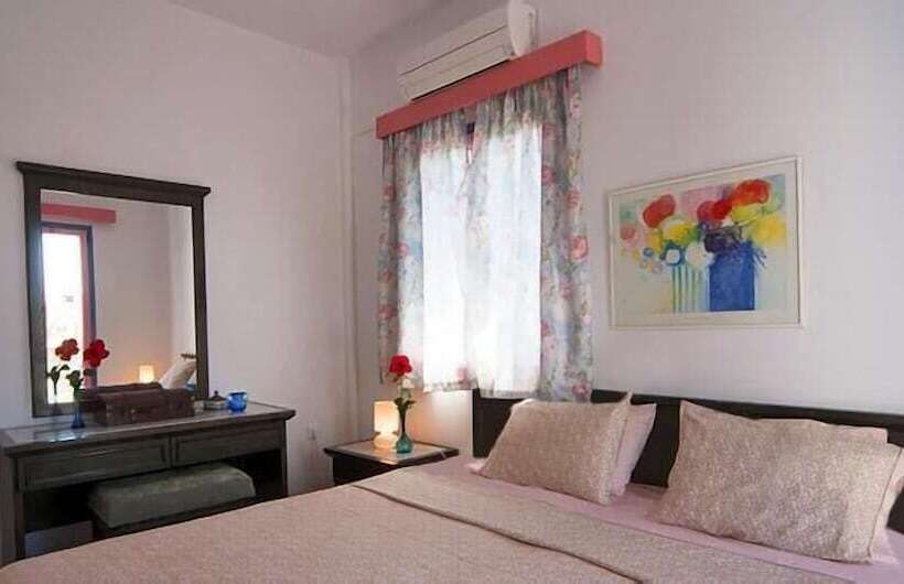 Cybele Suites & Apartments