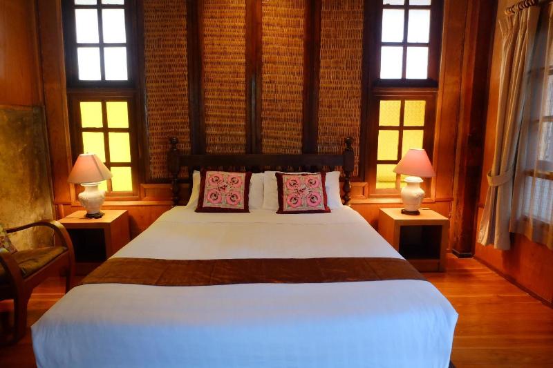 호텔 Baan Tawan Guesthouse