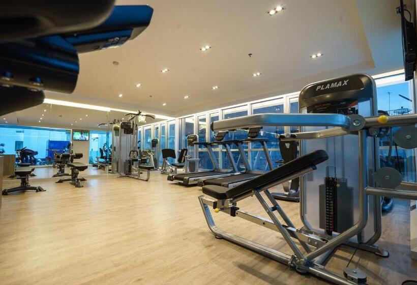 هتل New Season Square