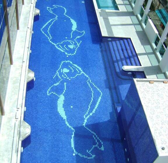 هتل New Season Square