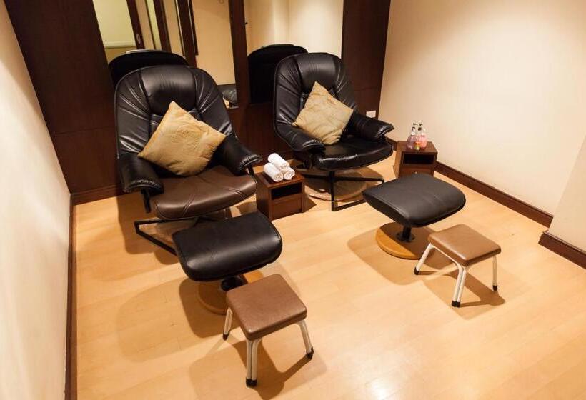 هتل New Season Square