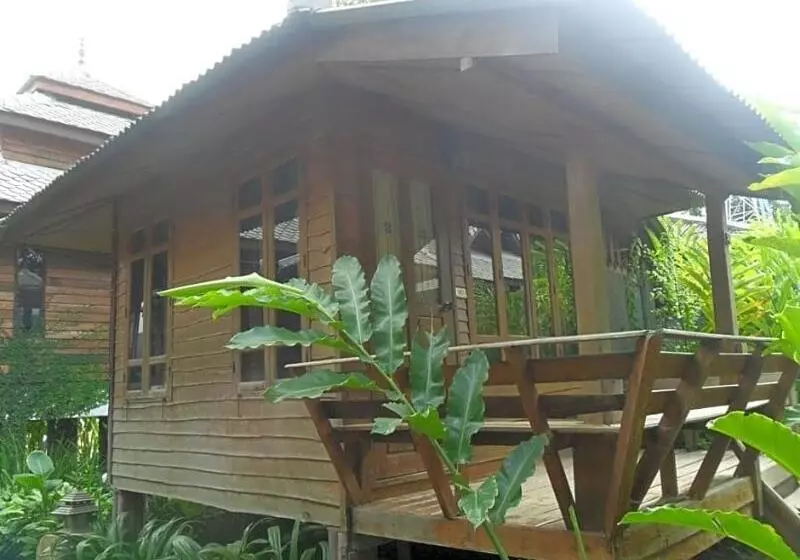 هتل Pai River Villa