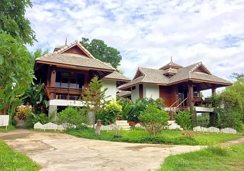 هتل Pai River Villa