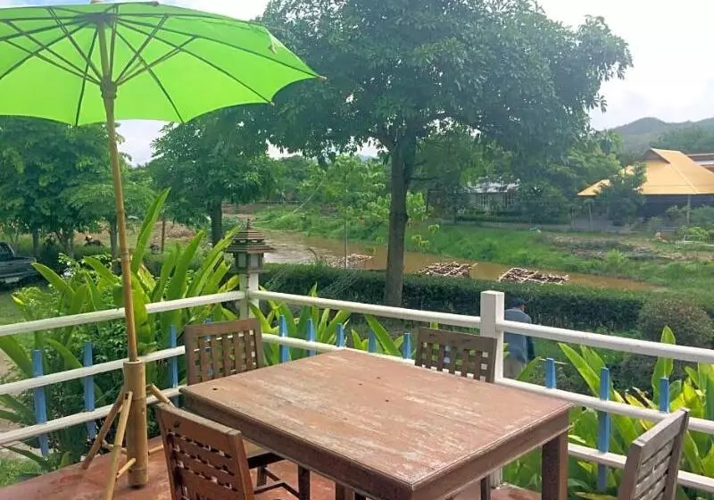 هتل Pai River Villa